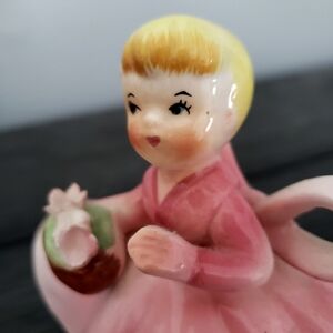 Flowergirl figurine